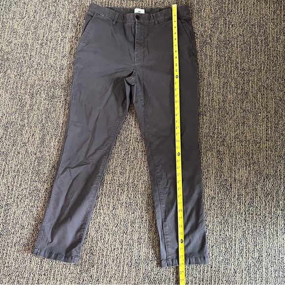 Grey chino shorts. 31 - Picture 2 of 5